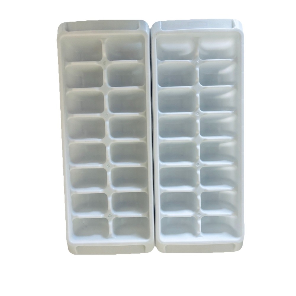 Vintage Rubbermaid Plastic White 16 Ice Cube Trays #2867 16 Made in The‎ USA (2)